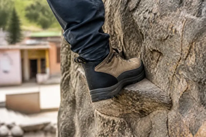 foothold — picture meaning